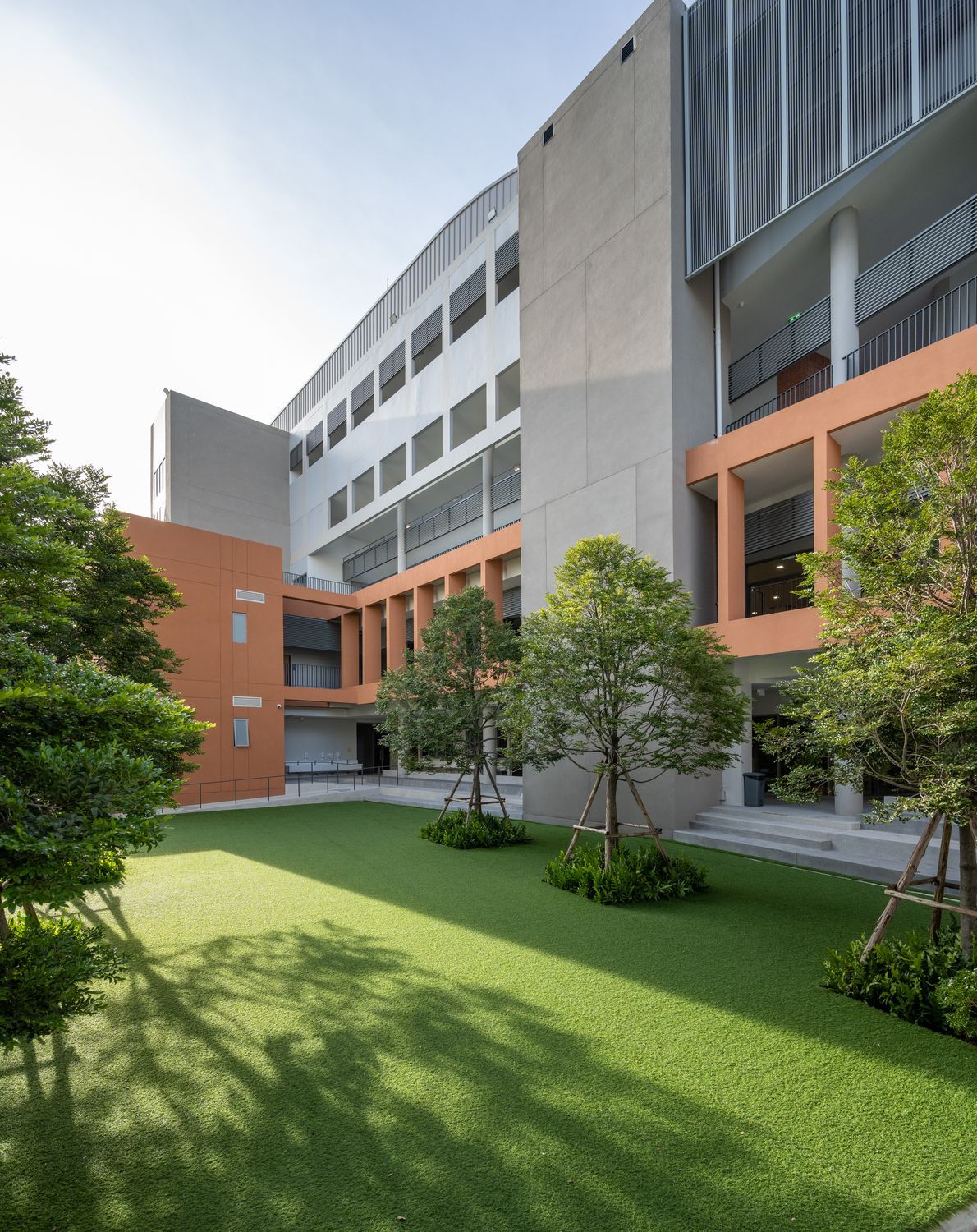 خدمات المشروع